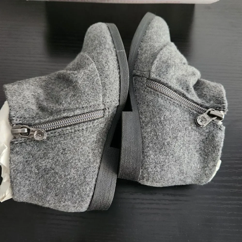 Blowfish Toddler Girls Stiggy-T Gray Flannel Button Zip Closure Booties Size 10